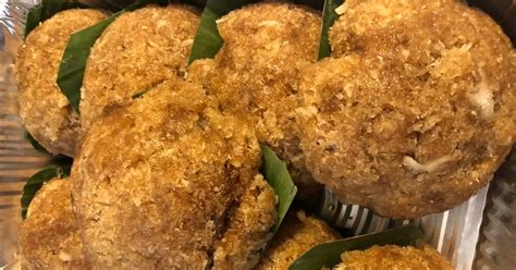 sugarampsprinkle: Puto Balanghoy/cassava.